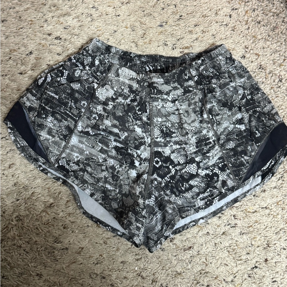 Women's Lululemon Hottie Hot Low Rise 2.5 inch Shorts